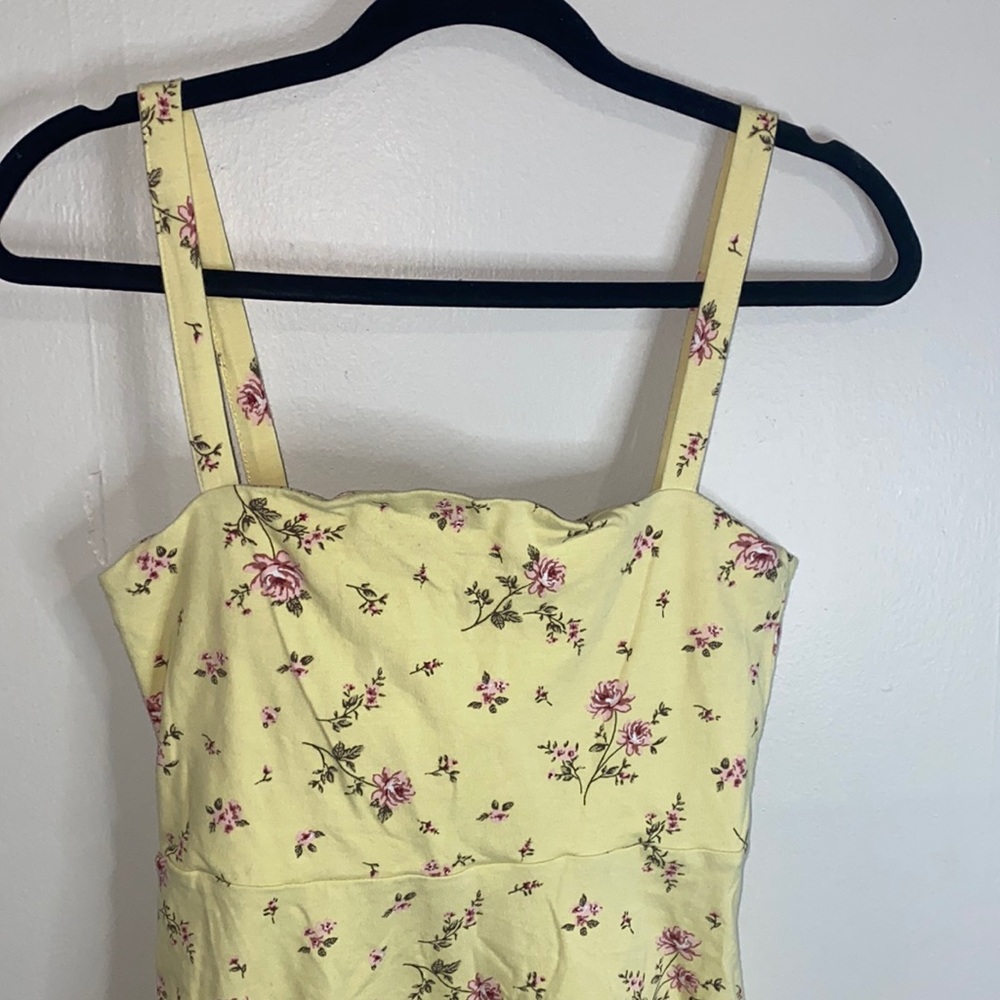 🎱The perfect yellow flower dress! - Picture 2 of 9